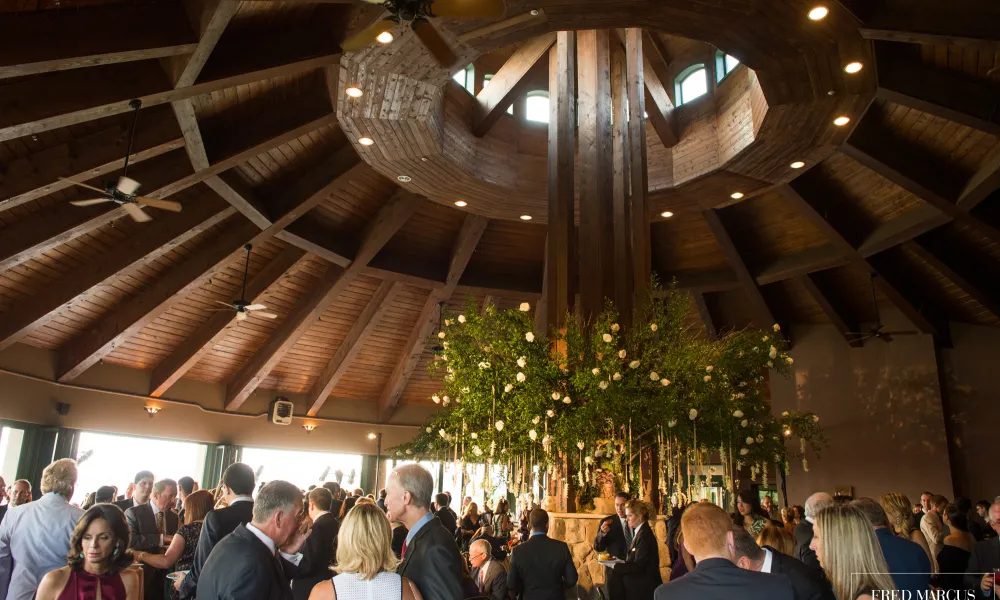 Guests in the rotunda during cocktail hour