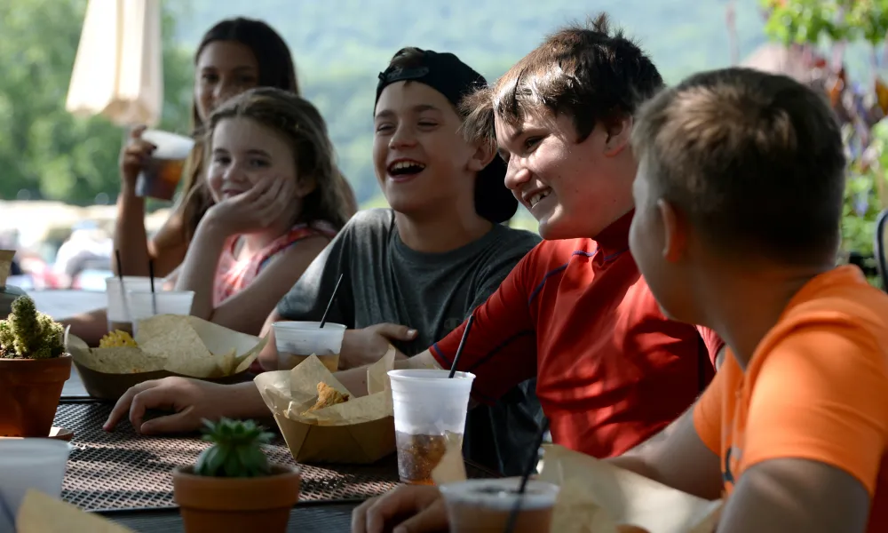 Kids dining at the Vista 180 Cafe