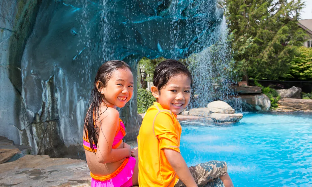 Young children sitting poolside at Minerals Hotel