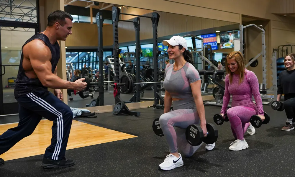 Three people doing lunges in Minerals Sports Club.