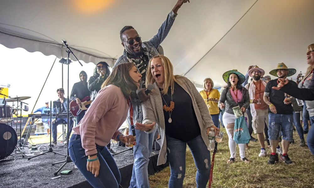 People singing at the NJ Beer &amp; Food Festival