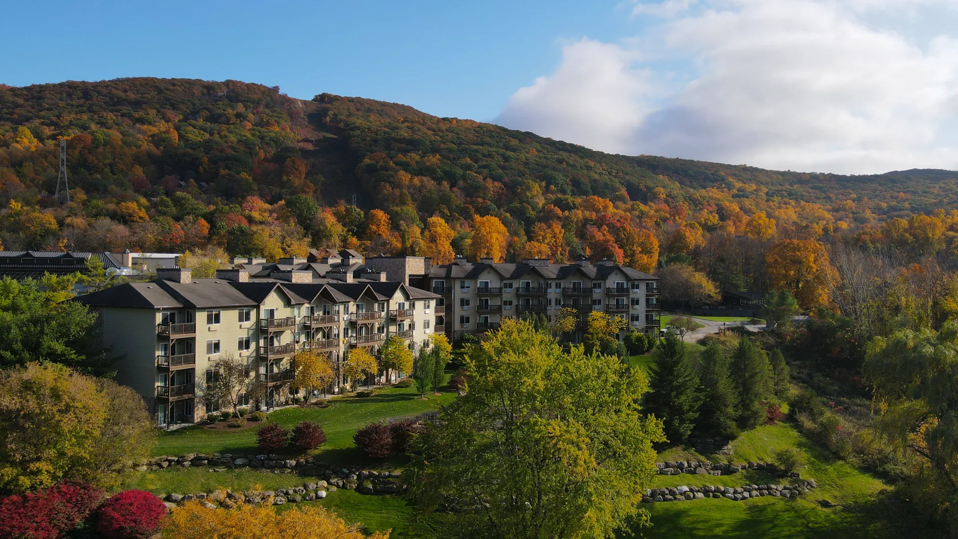 Minerals Hotel sits in front of fall mountain range.