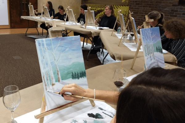 Get creative with paint & sip