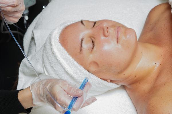 Woman receiving jetpeel facial